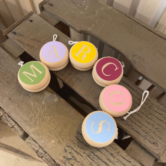 YOYO PERSONALIZADO INICIAL MADERA