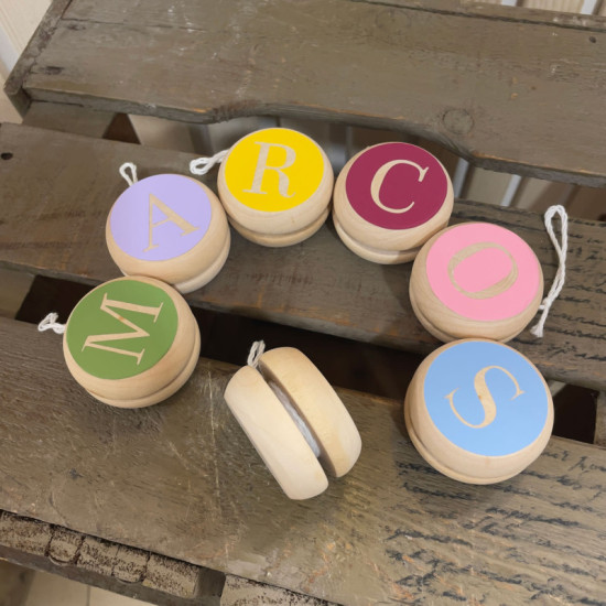 YOYO PERSONALIZADO INICIAL MADERA
