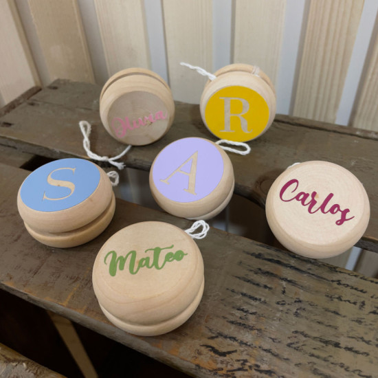 YOYO PERSONALIZADO INICIAL MADERA