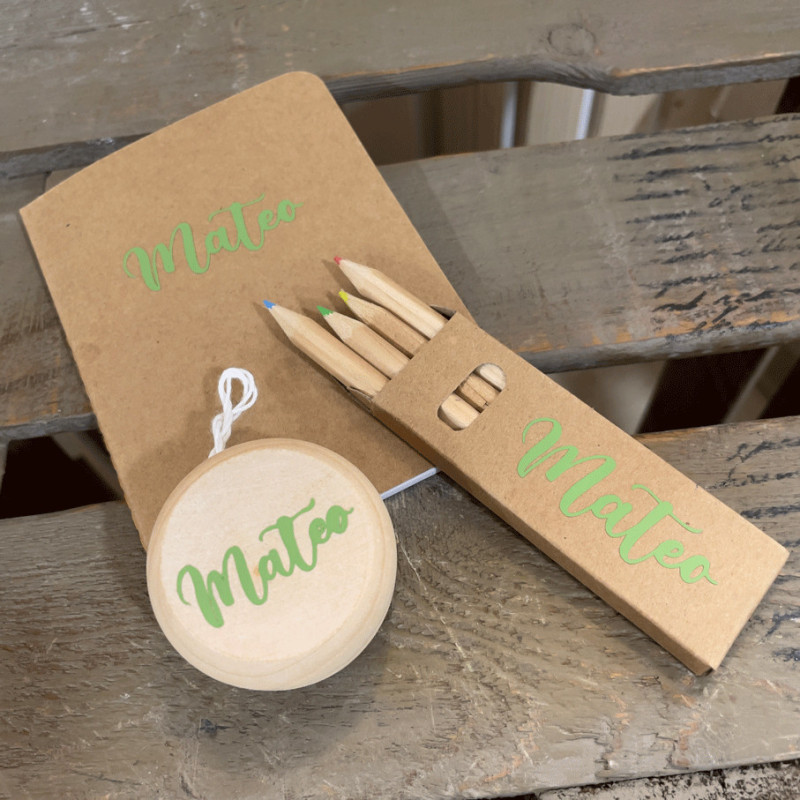 SET YOYÓ + LIBRETA PERSONALIZADA Y LÁPICES COLORES